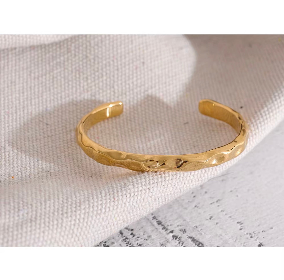 The Aurelia Cuff